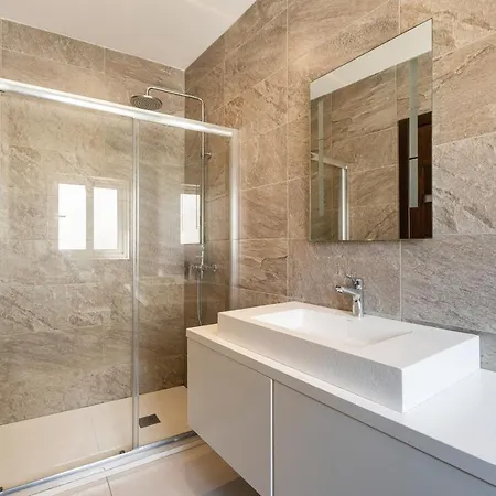 Apartment Seafront, Designer With Private Terrace & Wifi By 360 Estates Pieta