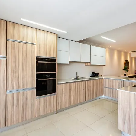 Seafront, Designer With Private Terrace & Wifi By 360 Estates Apartament