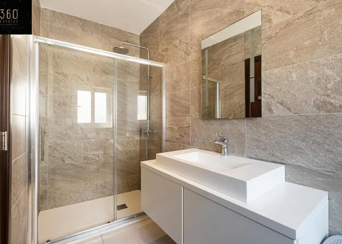 Apartment Seafront, Designer With Private Terrace & Wifi By 360 Estates Pieta